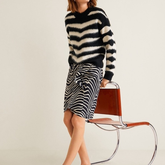 MANGO ZEBRA TEXTURED SWEATER - Sz M Black Ivory Cream Stripe - Picture 4 of 9